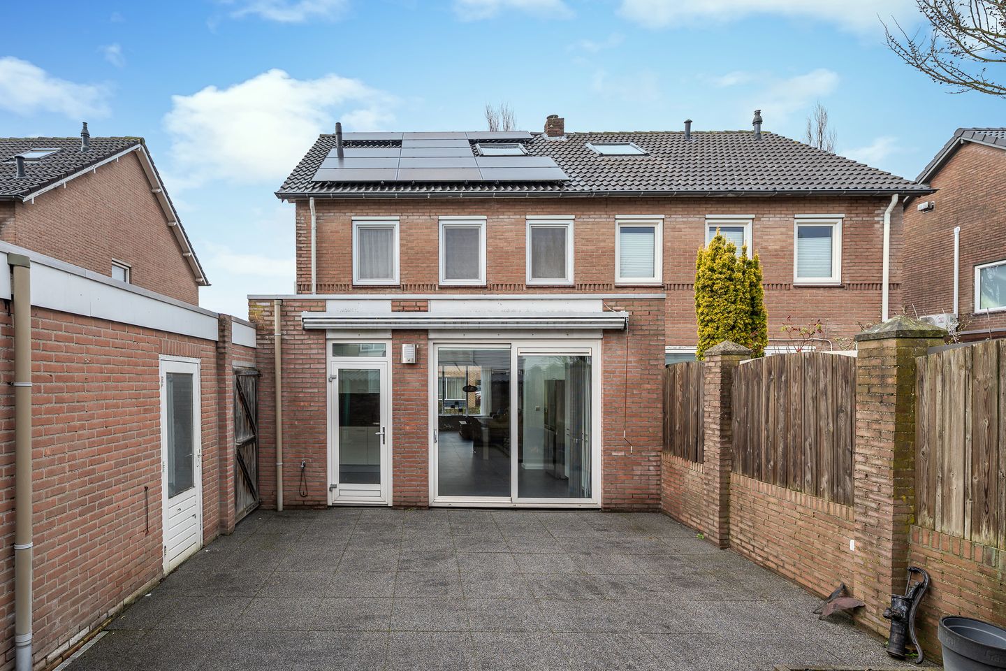Spacious semi-detached family home with four bedrooms and south-facing garden — 18