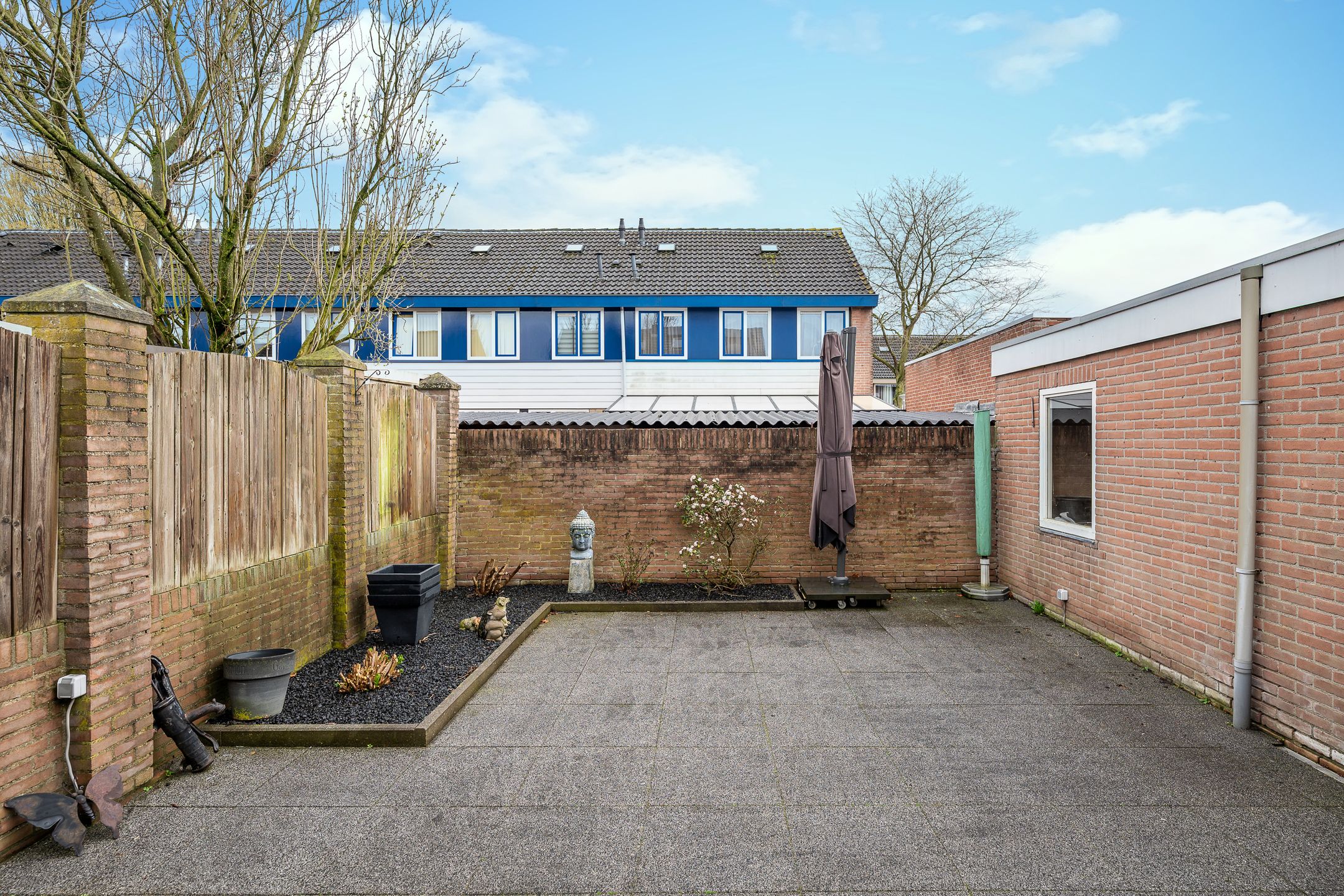 Spacious semi-detached family home with four bedrooms and south-facing garden — 20
