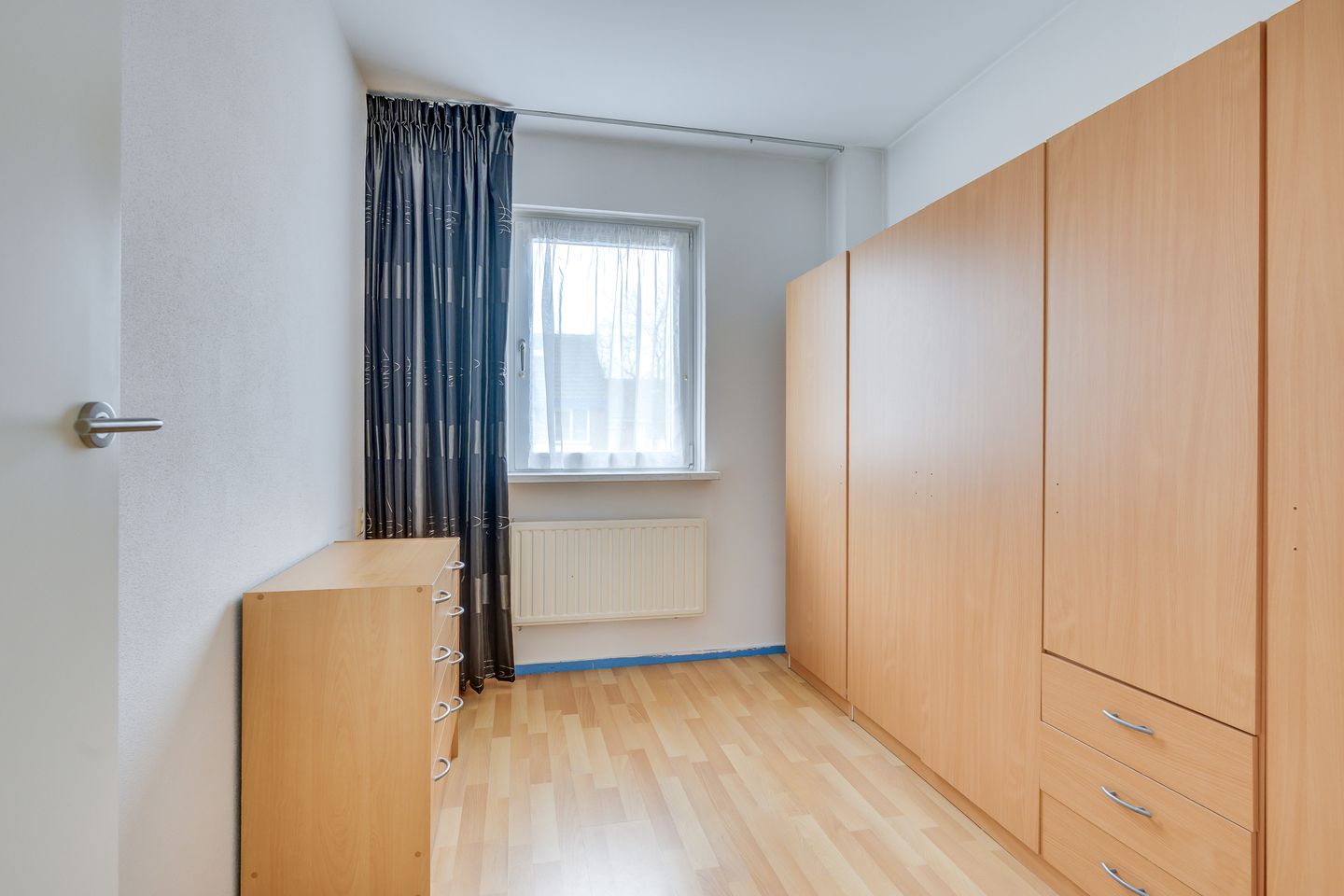 Spacious semi-detached family home with four bedrooms and south-facing garden — 13