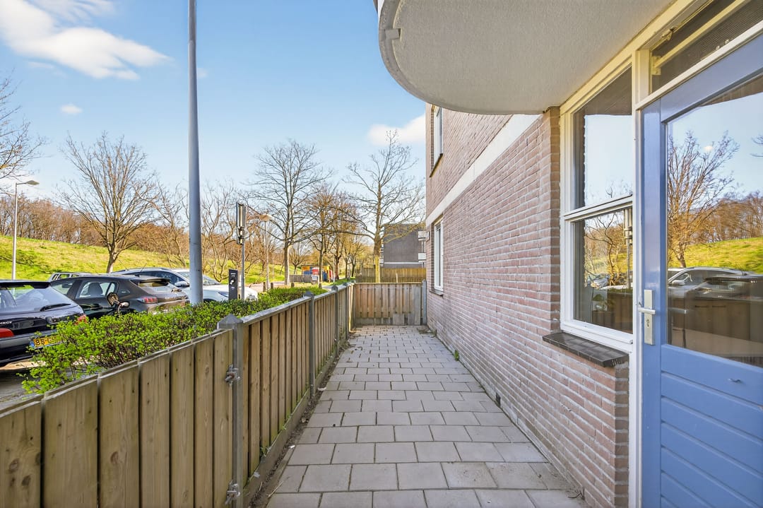 Modern 5-room apartment with sunny garden in Amsterdam Gein — 27