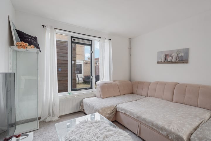 Photo 4 of Rhônestraat 13