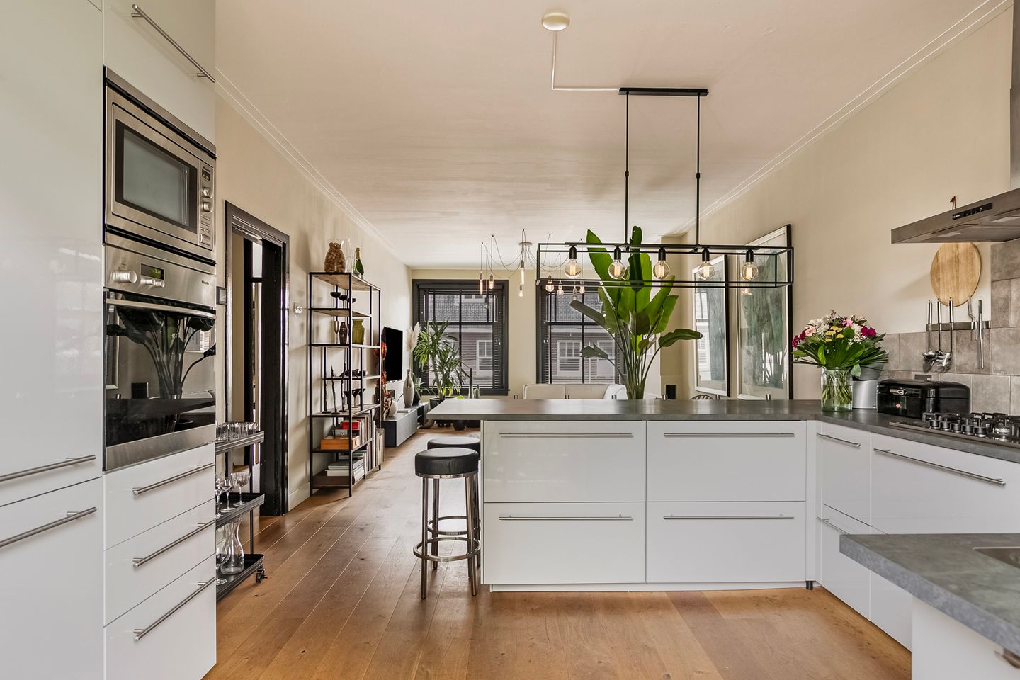 Light and spacious 3-bedroom apartment with balcony and attic room in the Rivierenbuurt — 14