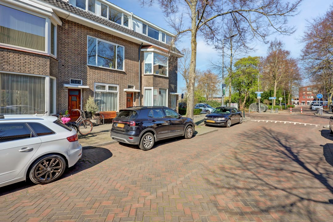 Renovated Upper Floor Apartment with 4 Bedrooms in Hillegersberg — 32