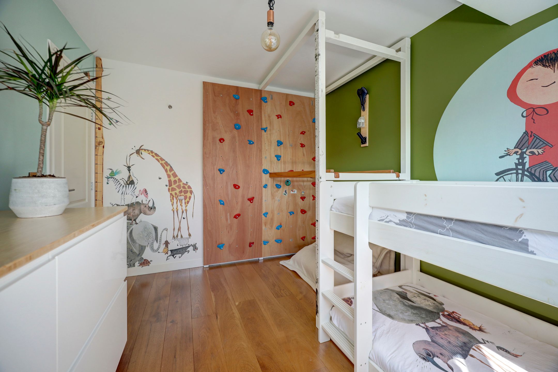 Renovated Upper Floor Apartment with 4 Bedrooms in Hillegersberg — 21