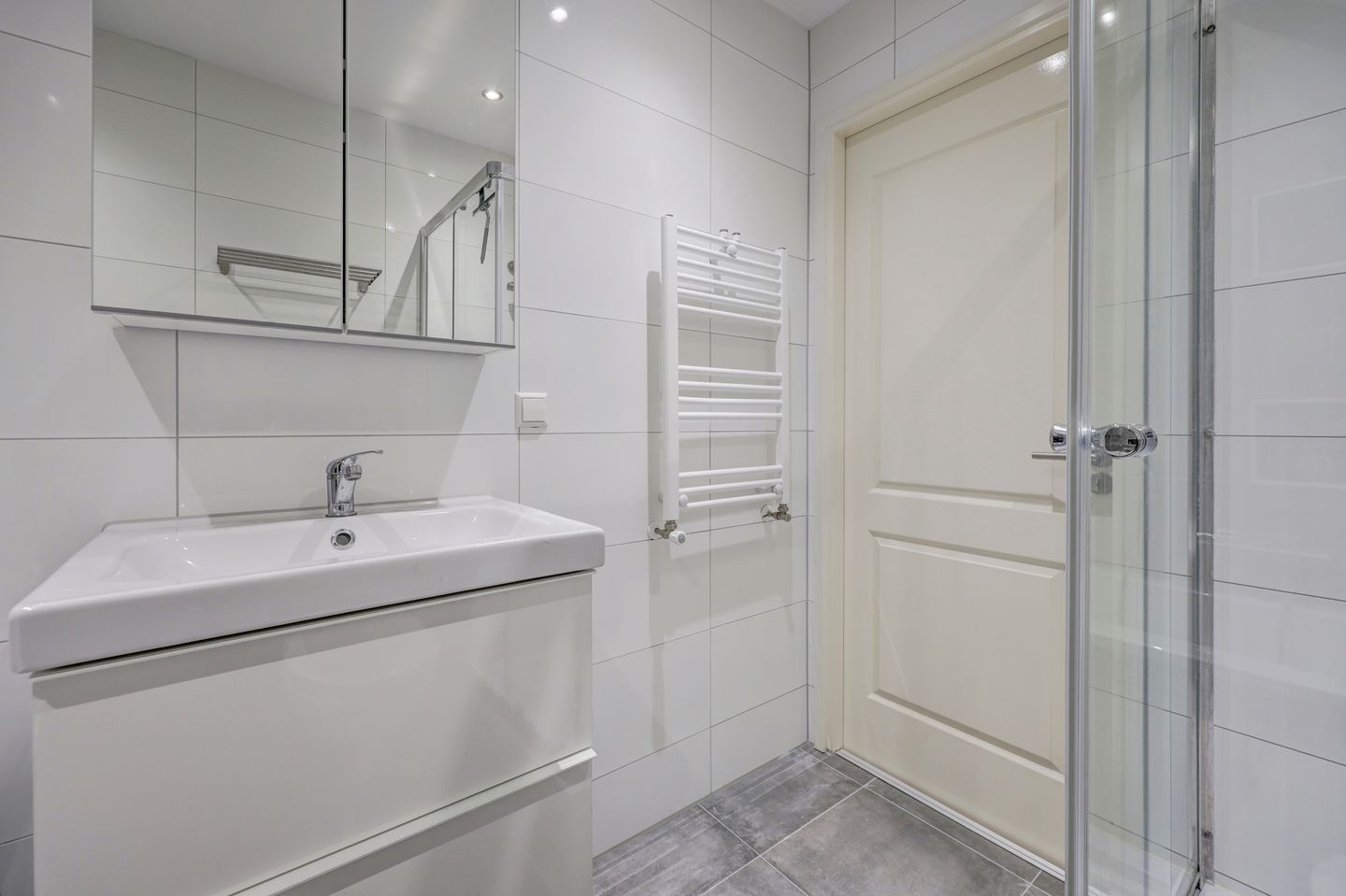 Renovated Upper Floor Apartment with 4 Bedrooms in Hillegersberg — 25