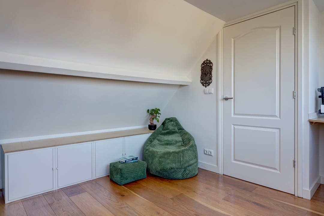 Renovated Upper Floor Apartment with 4 Bedrooms in Hillegersberg — 28