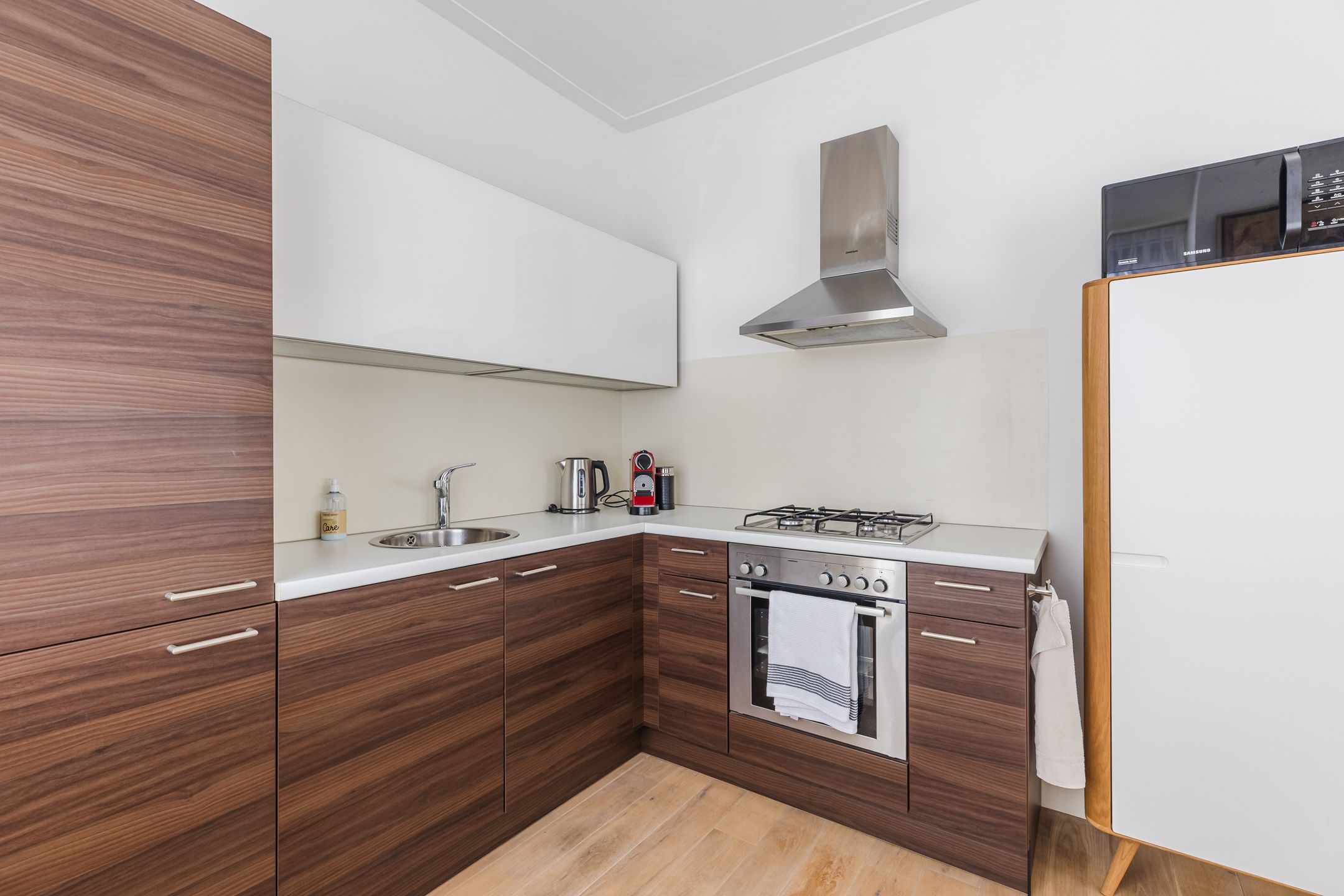 Light and practical ground floor corner apartment in popular De Baarsjes — 14