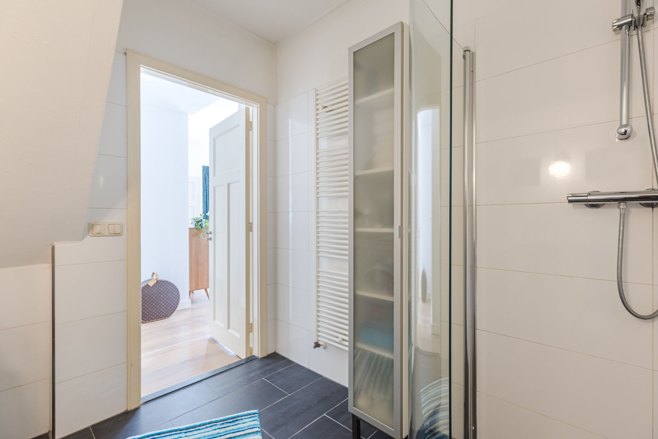 Light and practical ground floor corner apartment in popular De Baarsjes — 20