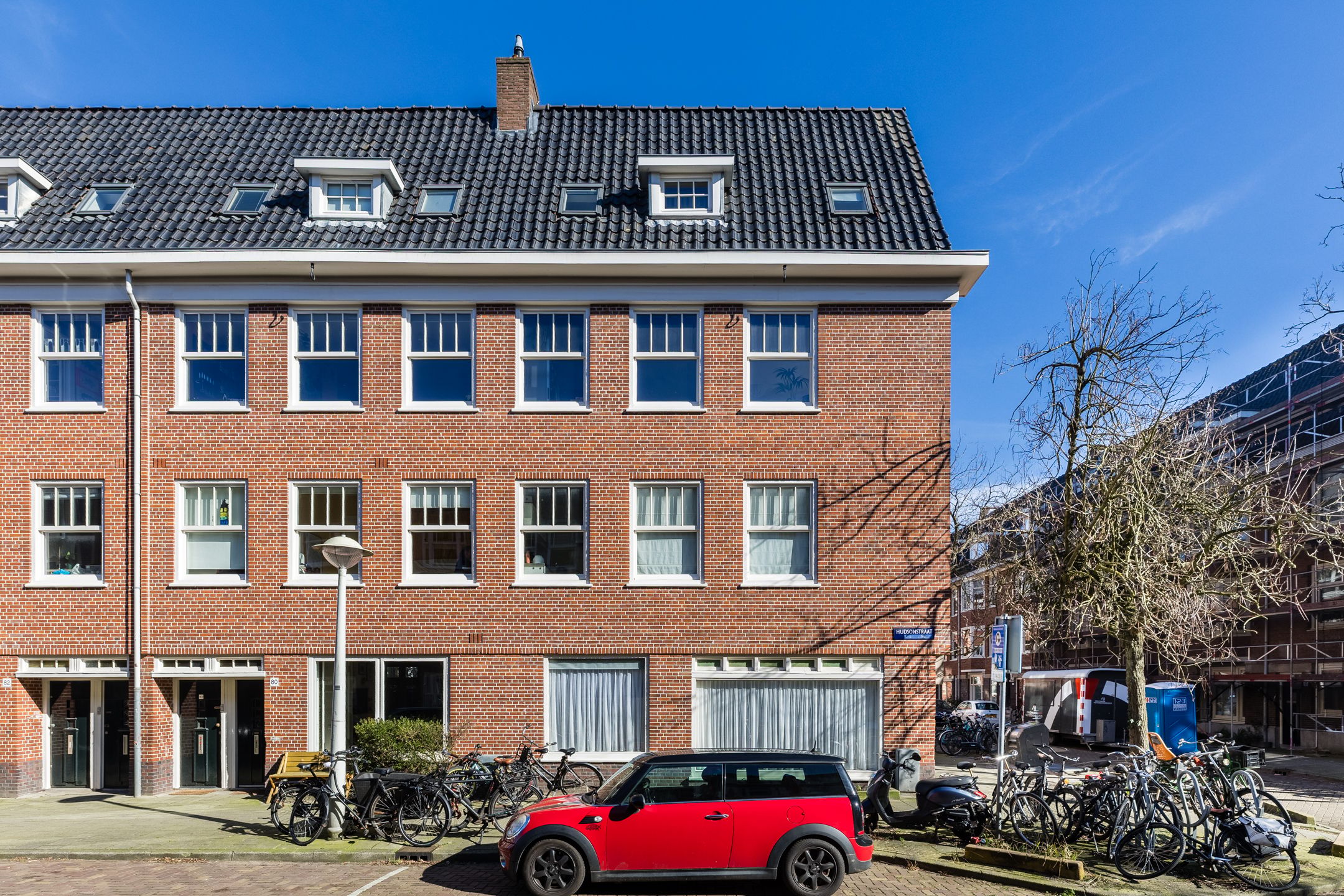 Light and practical ground floor corner apartment in popular De Baarsjes — 26