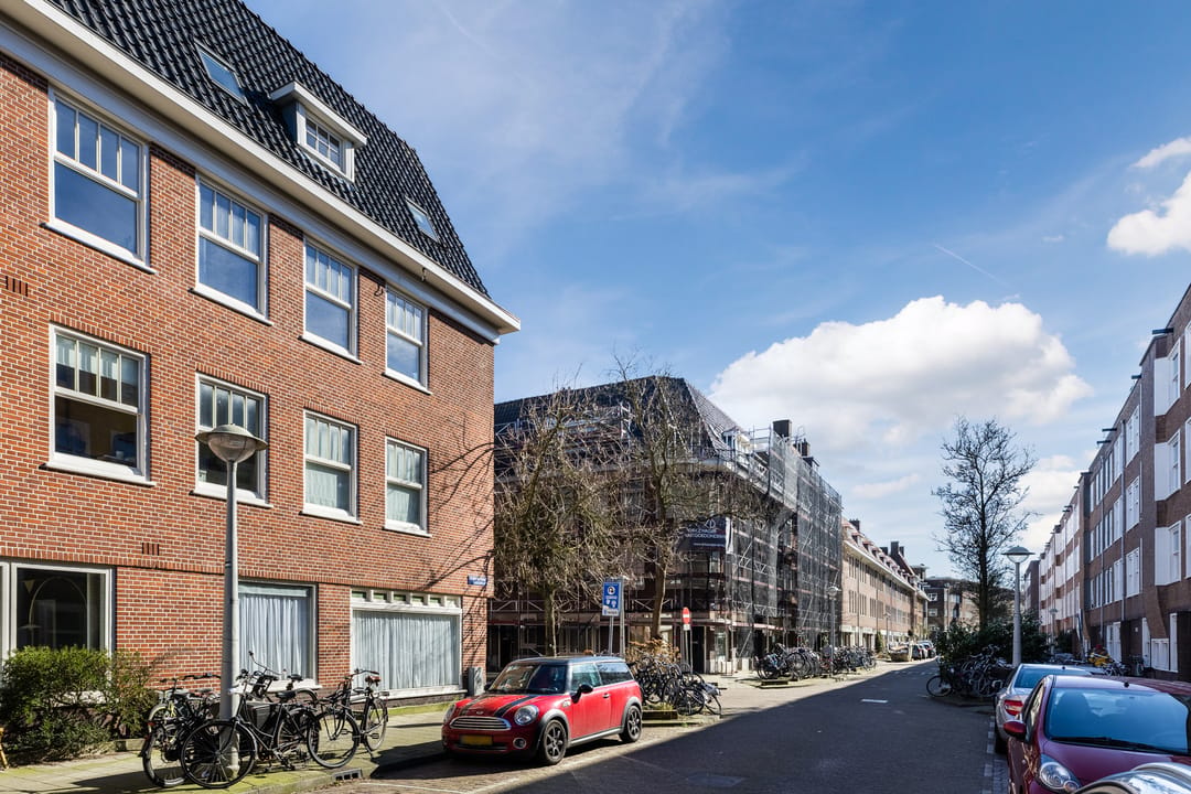 Light and practical ground floor corner apartment in popular De Baarsjes — 27