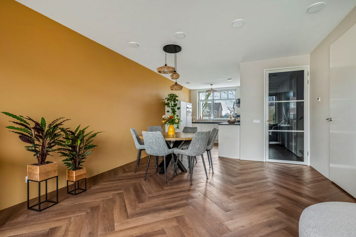 Modern and Energy Efficient Terraced House with Luxury Finish and Garden — 14