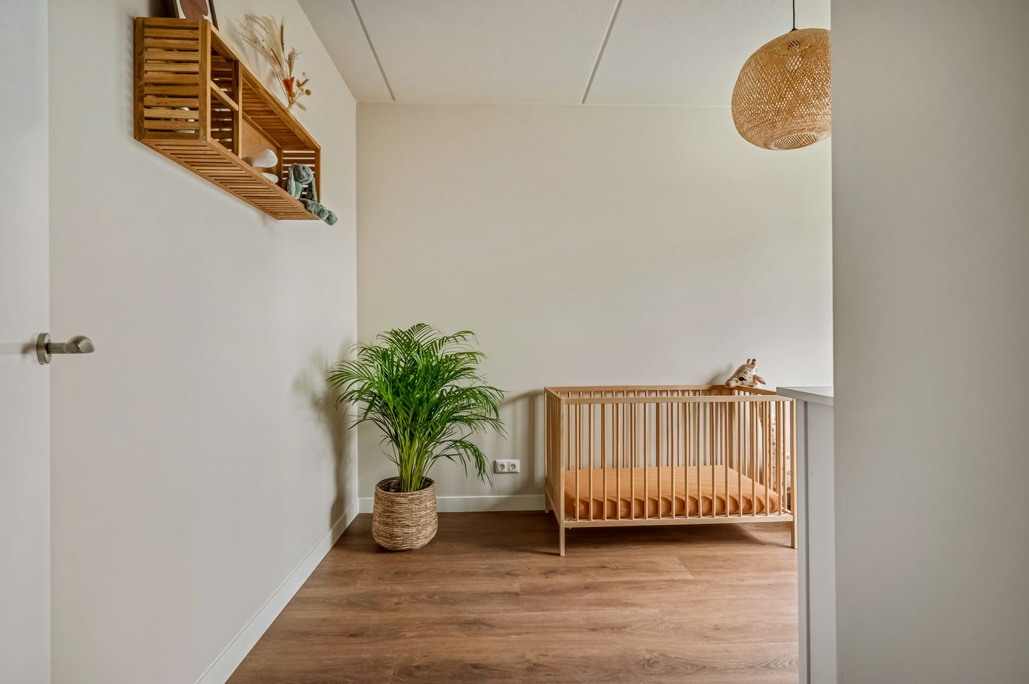 Modern and Energy Efficient Terraced House with Luxury Finish and Garden — 29