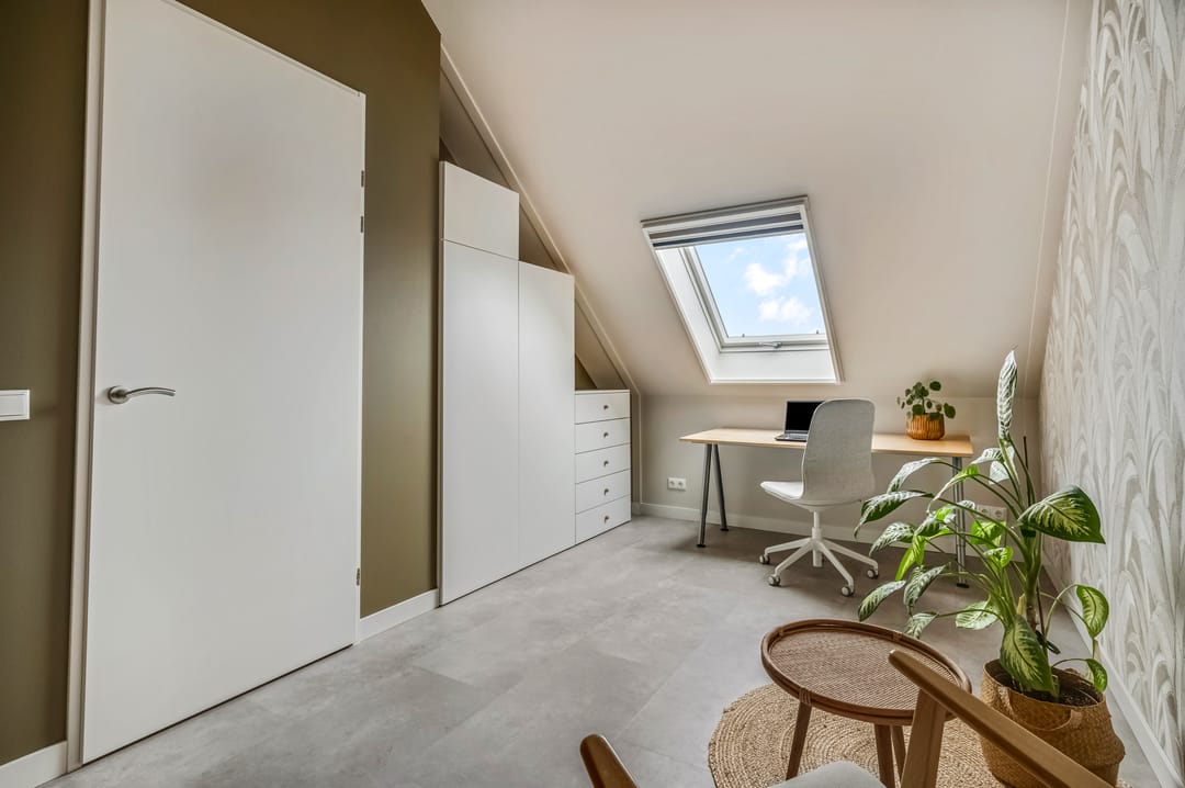 Modern and Energy Efficient Terraced House with Luxury Finish and Garden — 38