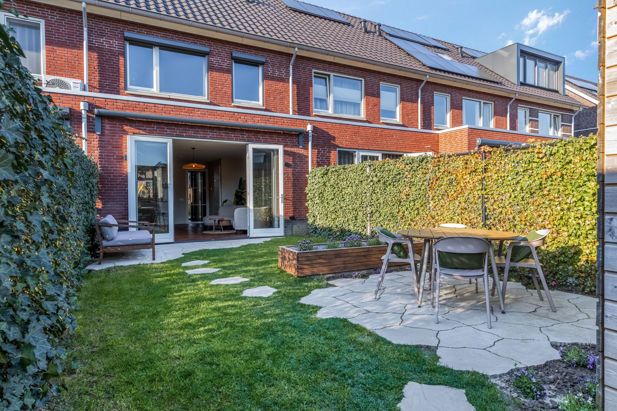 Modern and Energy Efficient Terraced House with Luxury Finish and Garden — 39