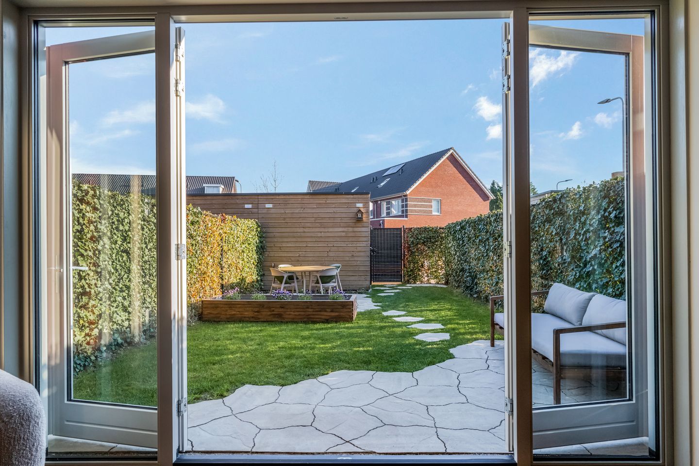 Modern and Energy Efficient Terraced House with Luxury Finish and Garden — 40