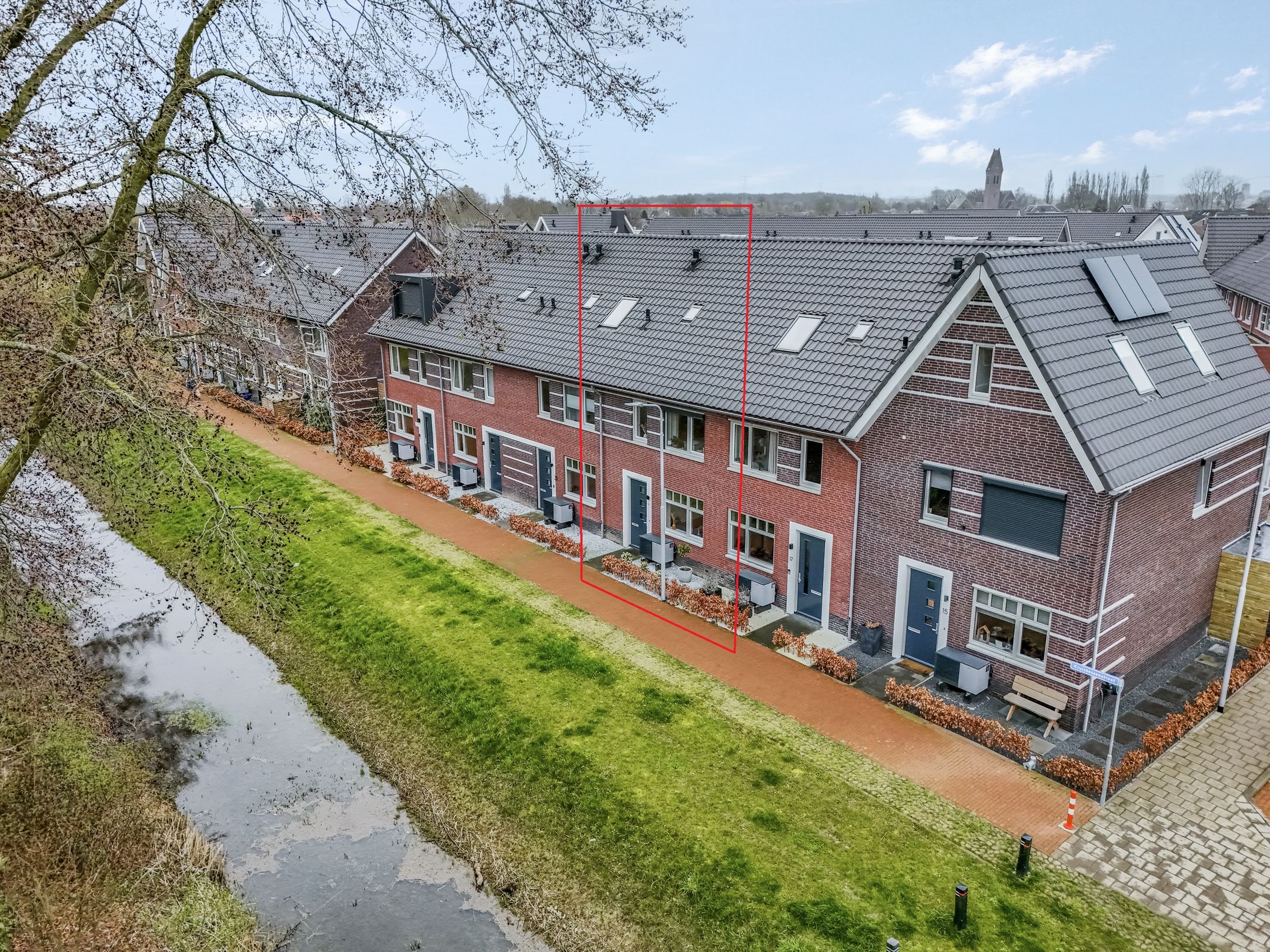 Modern and Energy Efficient Terraced House with Luxury Finish and Garden — 51