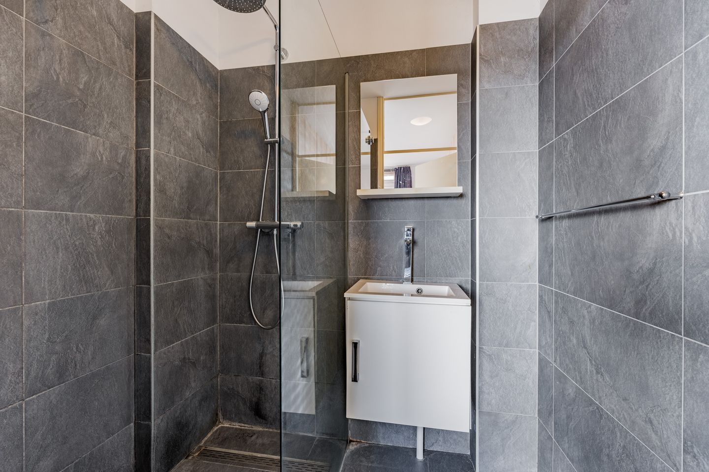 Light 2-room apartment with sunny balcony on the 7th floor in Diemen — 20