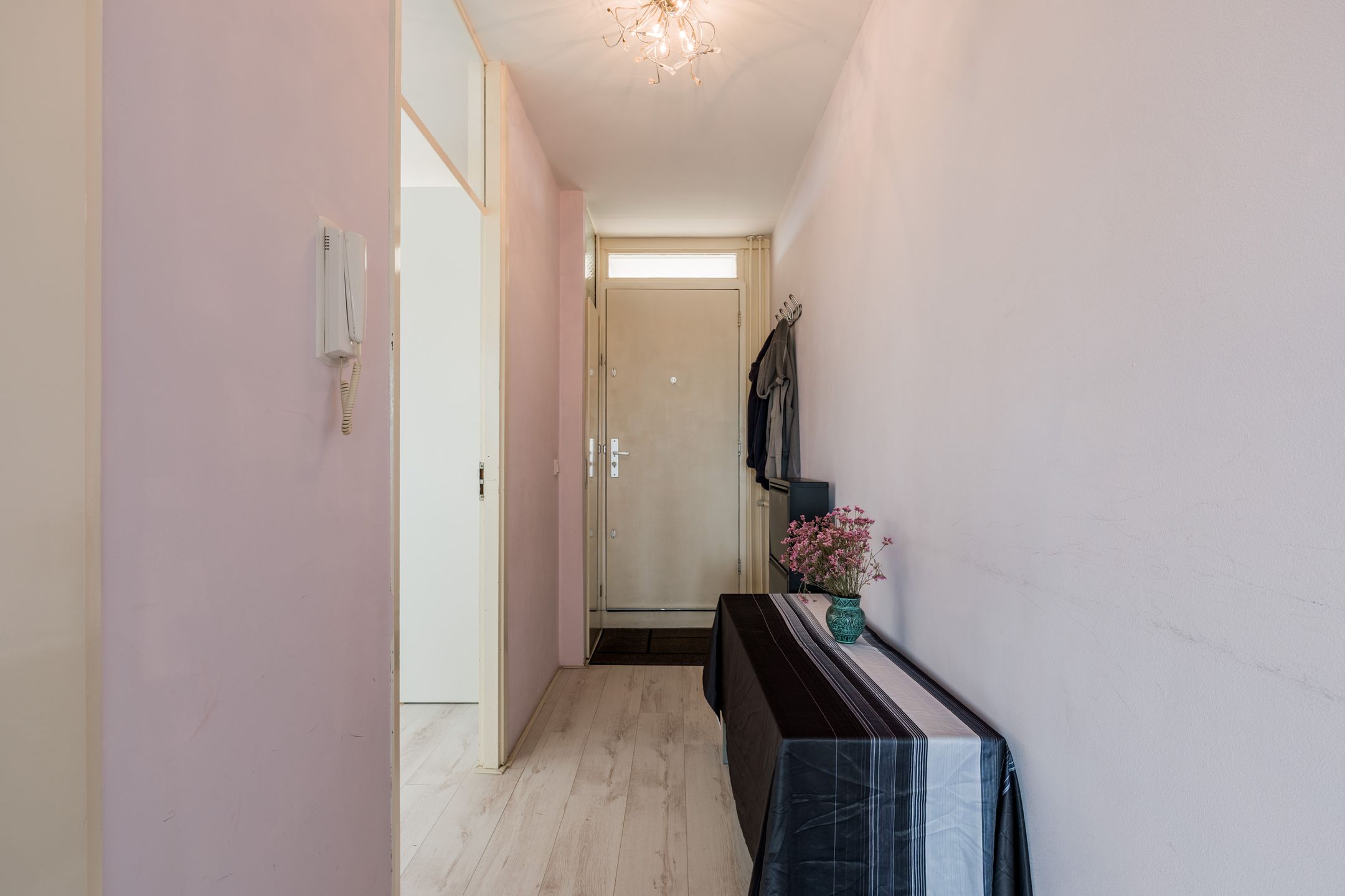 Light 2-room apartment with sunny balcony on the 7th floor in Diemen — 24