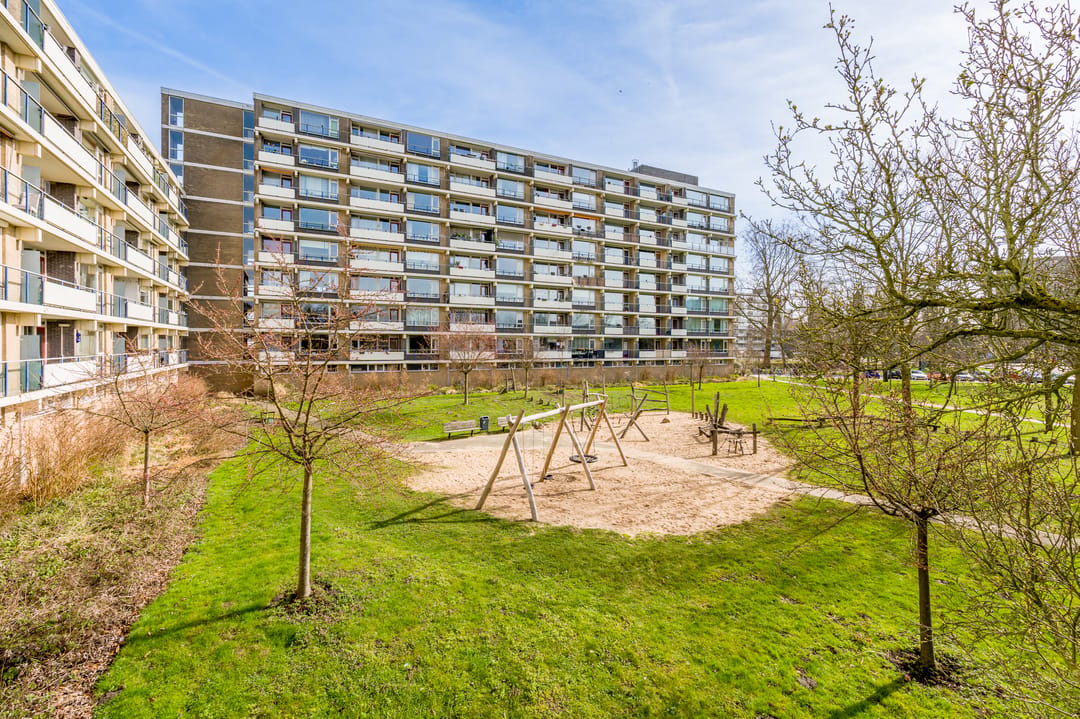 Light 2-room apartment with sunny balcony on the 7th floor in Diemen — 30