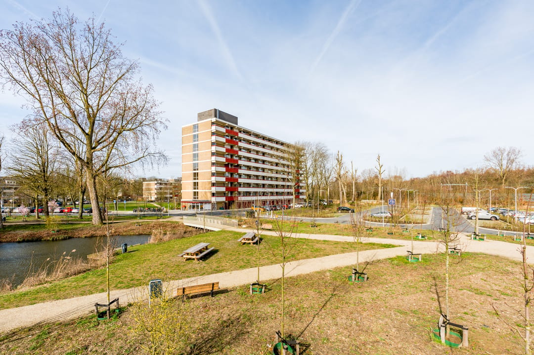 Light 2-room apartment with sunny balcony on the 7th floor in Diemen — 31