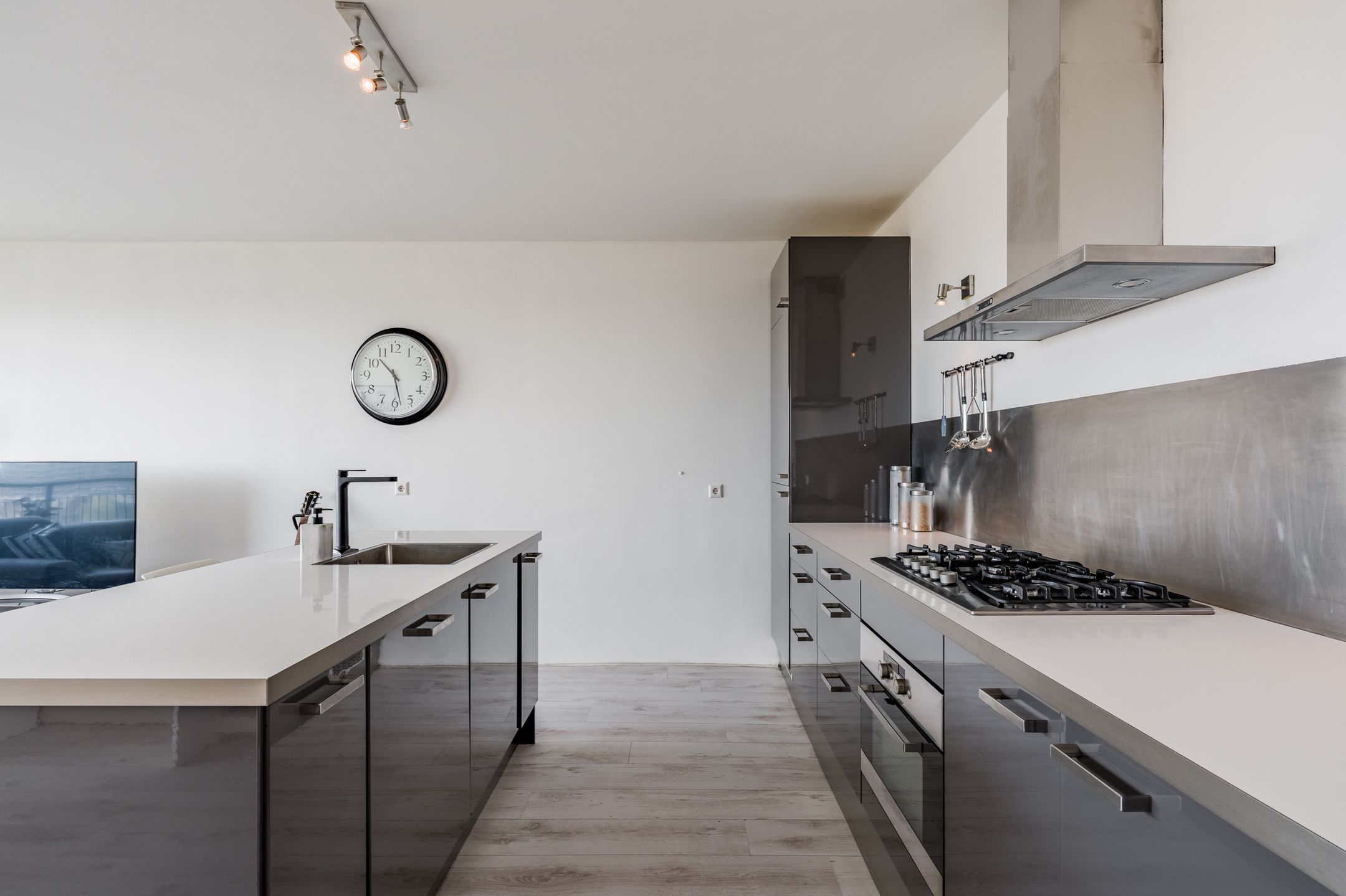 Light 2-room apartment with sunny balcony on the 7th floor in Diemen — 15