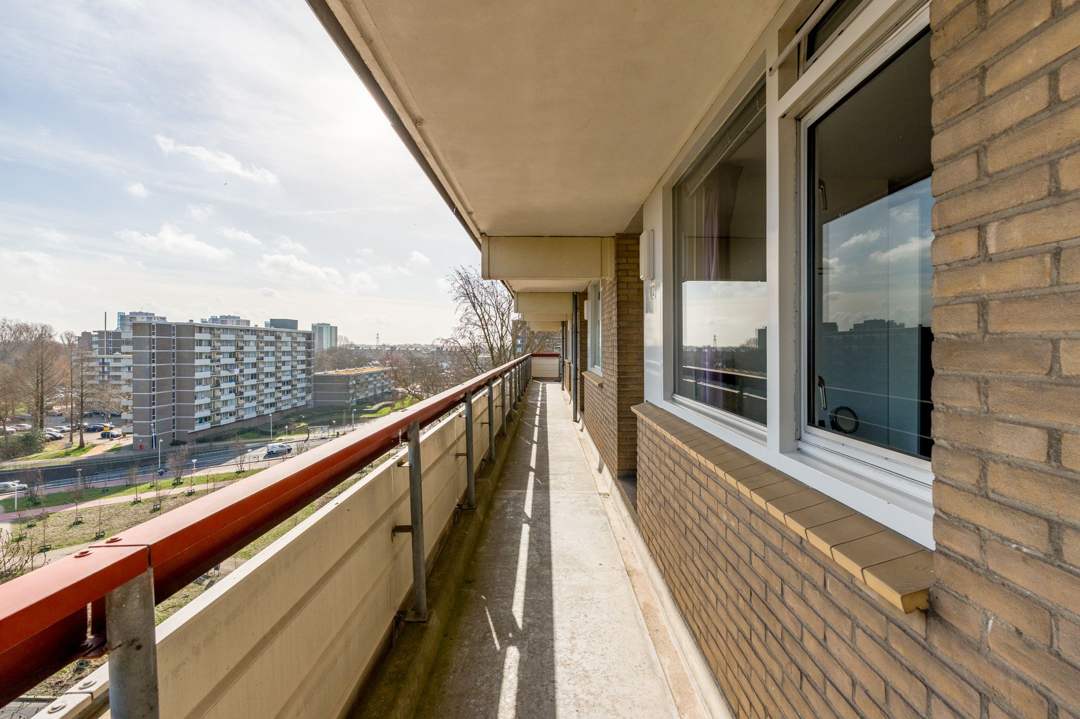 Light 2-room apartment with sunny balcony on the 7th floor in Diemen — 38