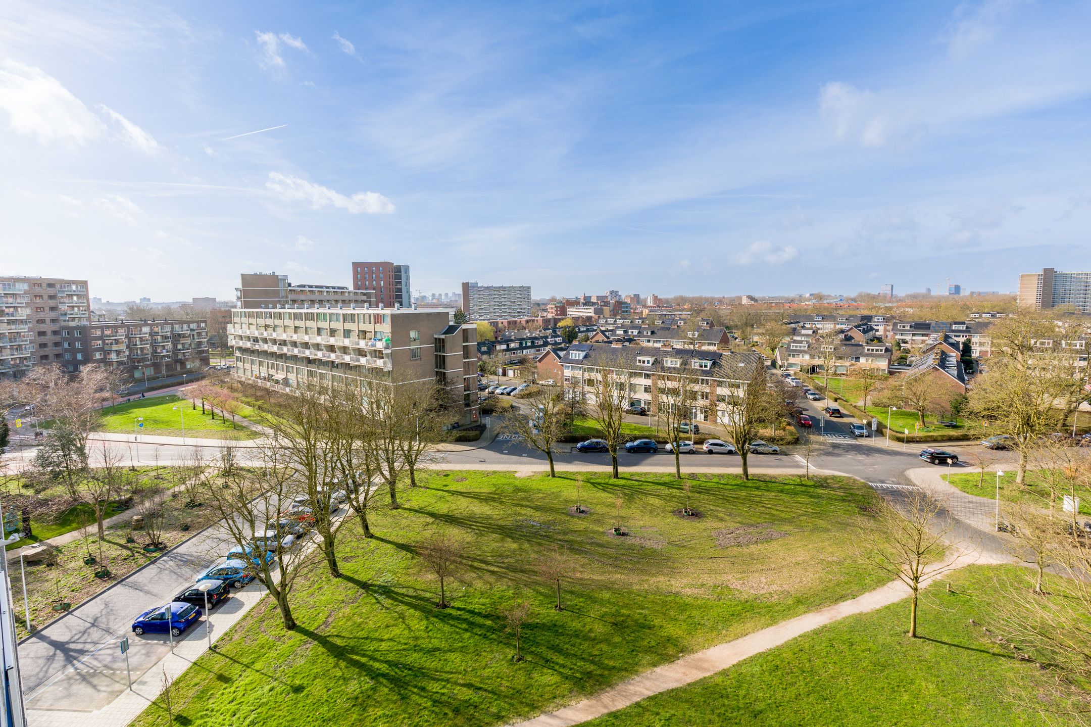Light 2-room apartment with sunny balcony on the 7th floor in Diemen — 41