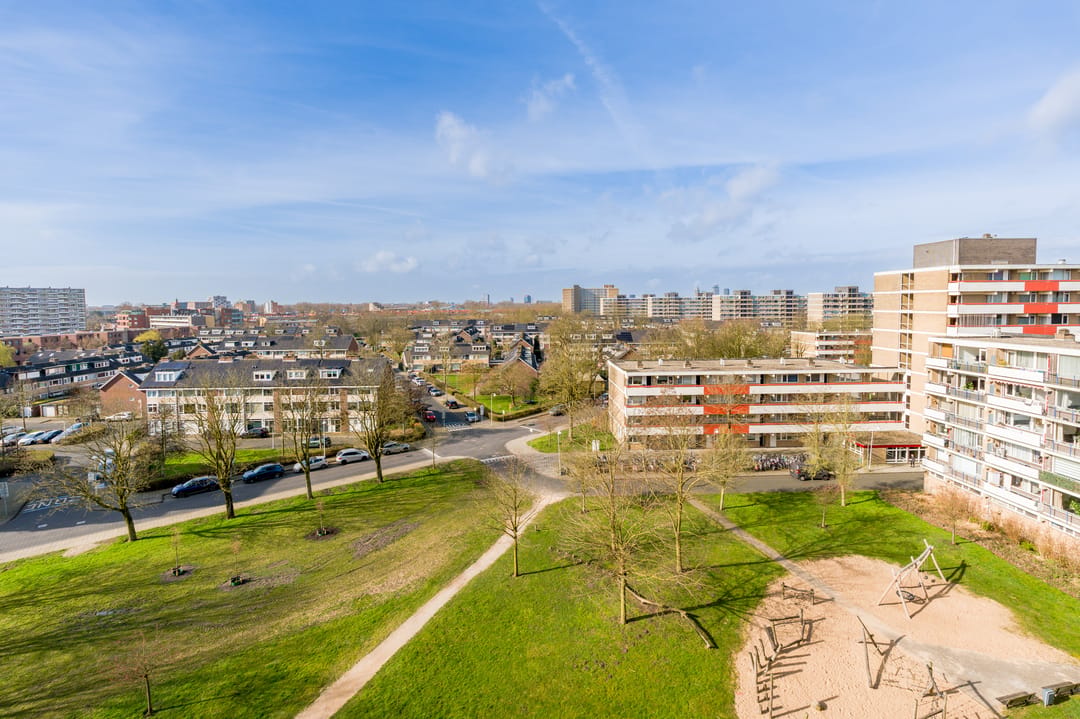 Light 2-room apartment with sunny balcony on the 7th floor in Diemen — 42
