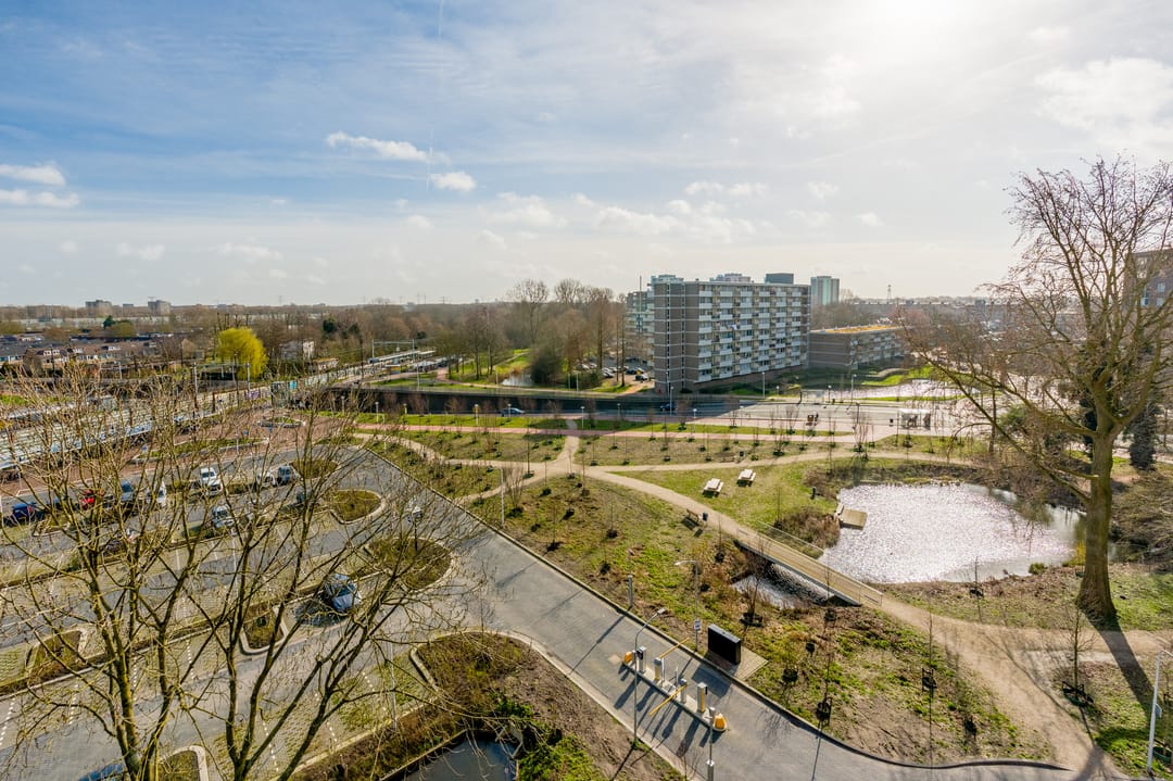 Light 2-room apartment with sunny balcony on the 7th floor in Diemen — 44
