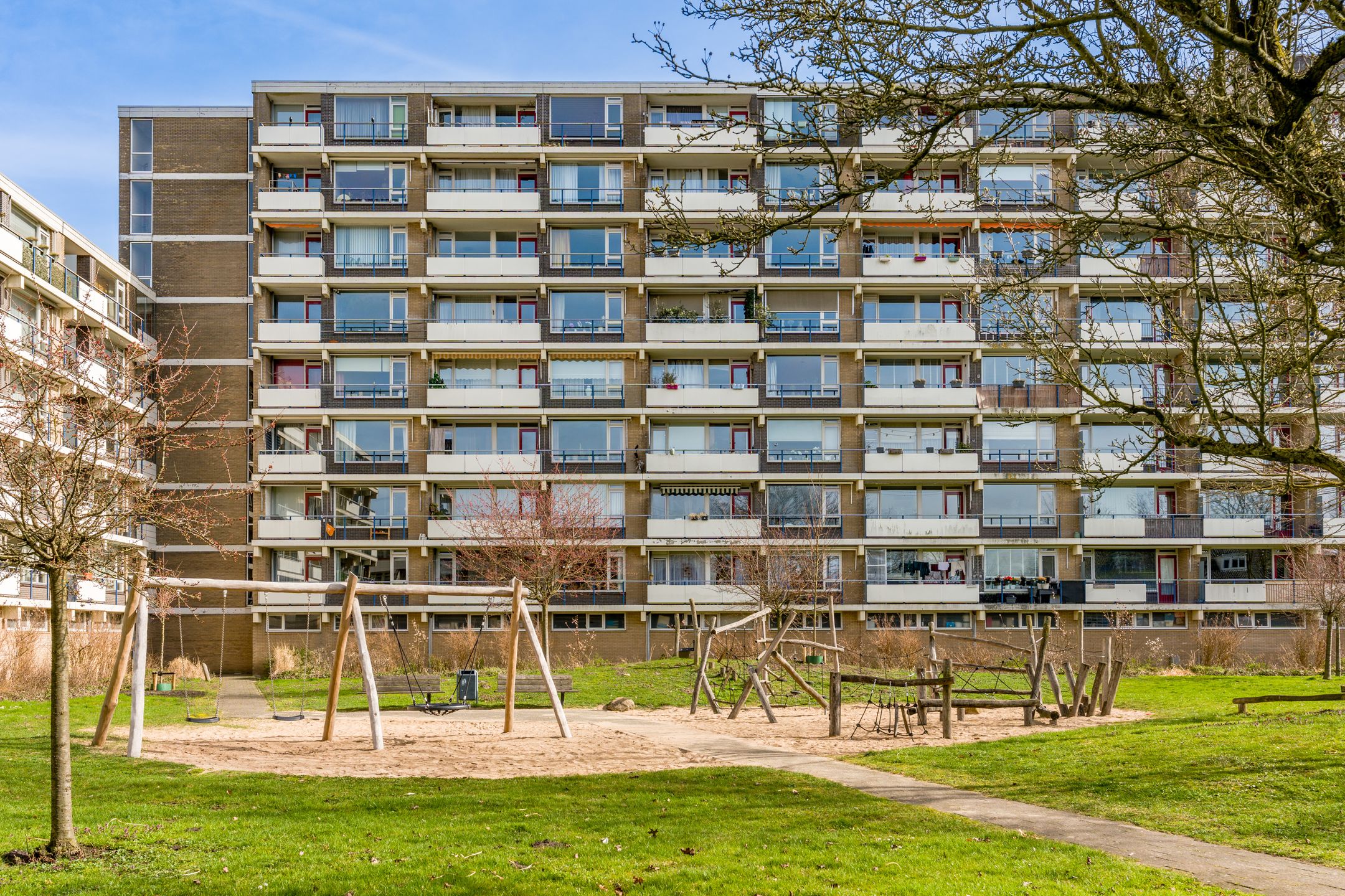 Light 2-room apartment with sunny balcony on the 7th floor in Diemen — 29