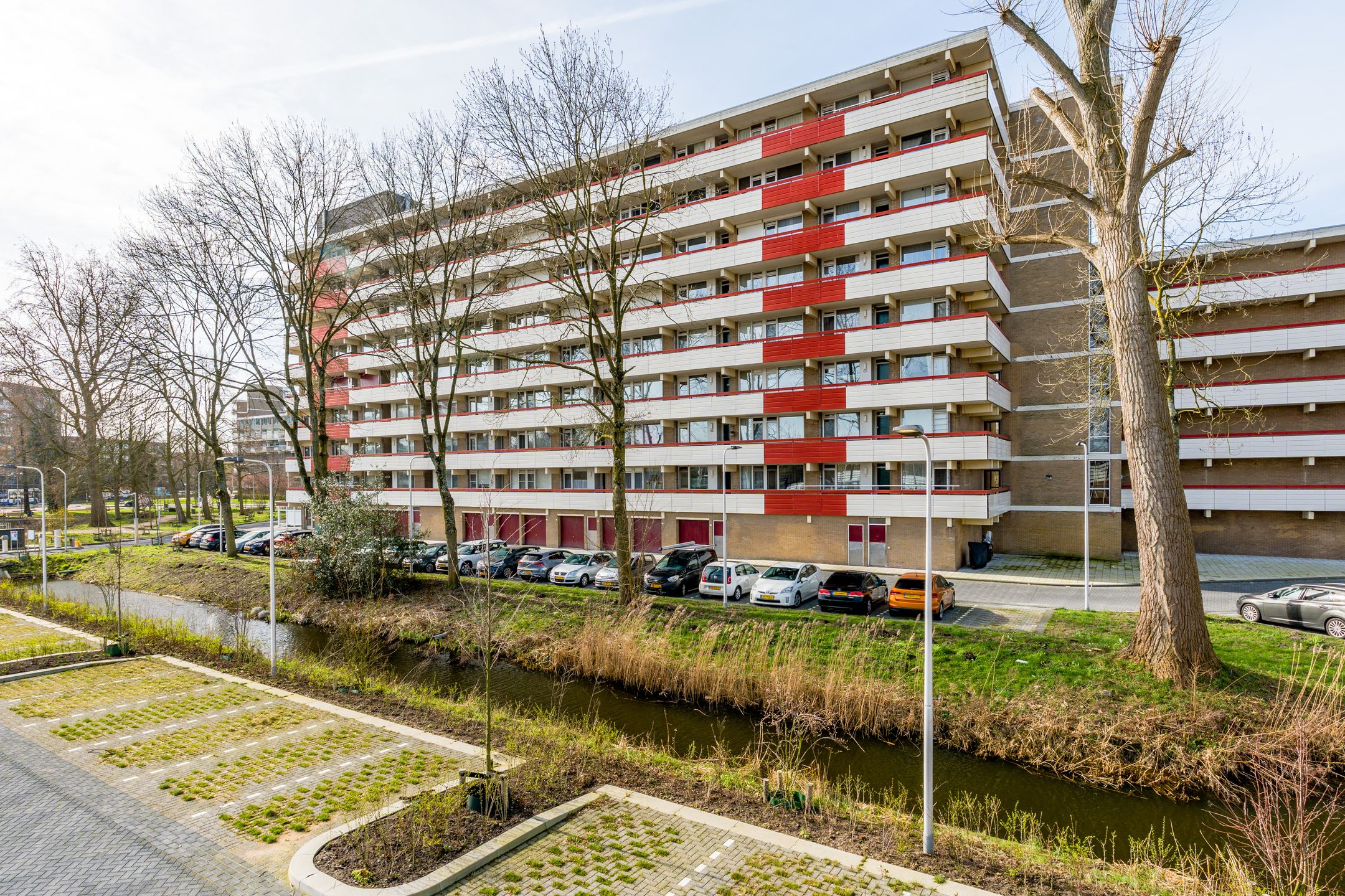 Light 2-room apartment with sunny balcony on the 7th floor in Diemen — 35