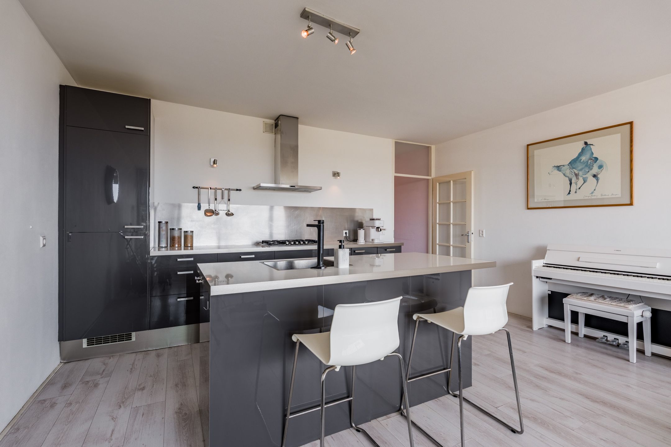 Light 2-room apartment with sunny balcony on the 7th floor in Diemen — 12
