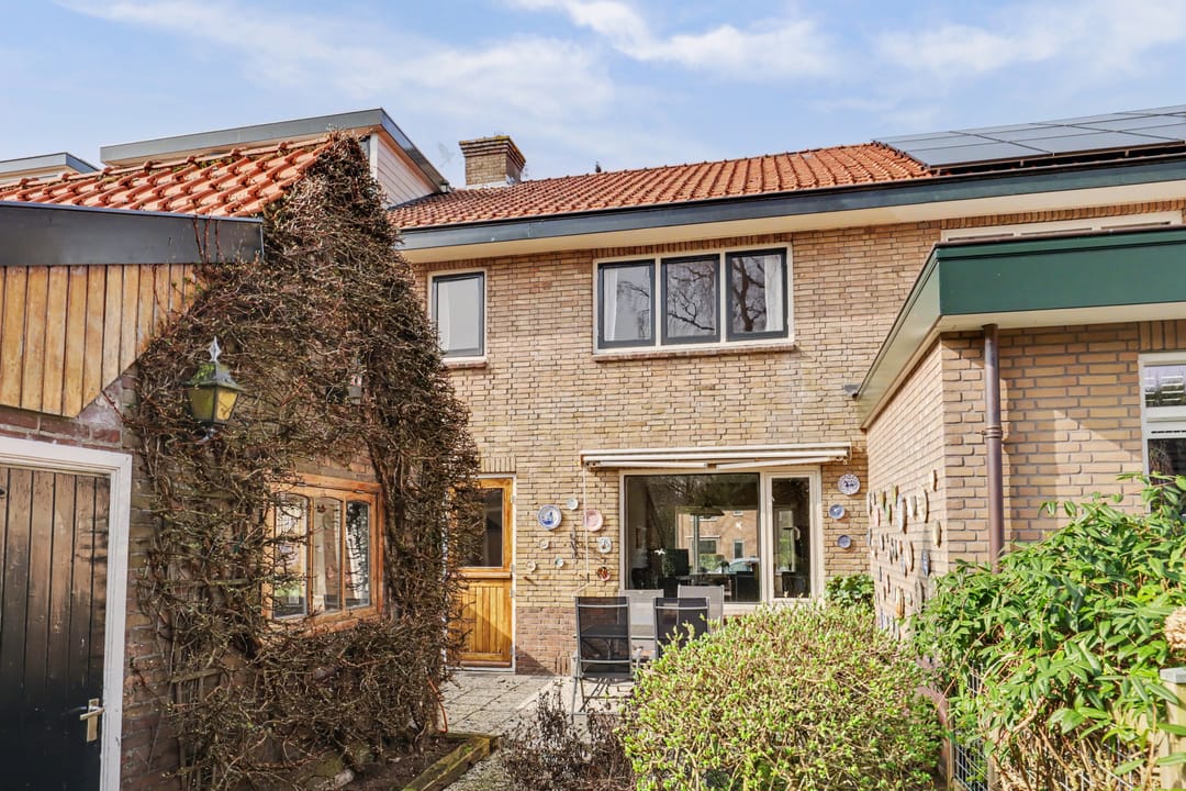 Well-maintained 1930s terraced house with deep garden in Soest 't Hart — 38