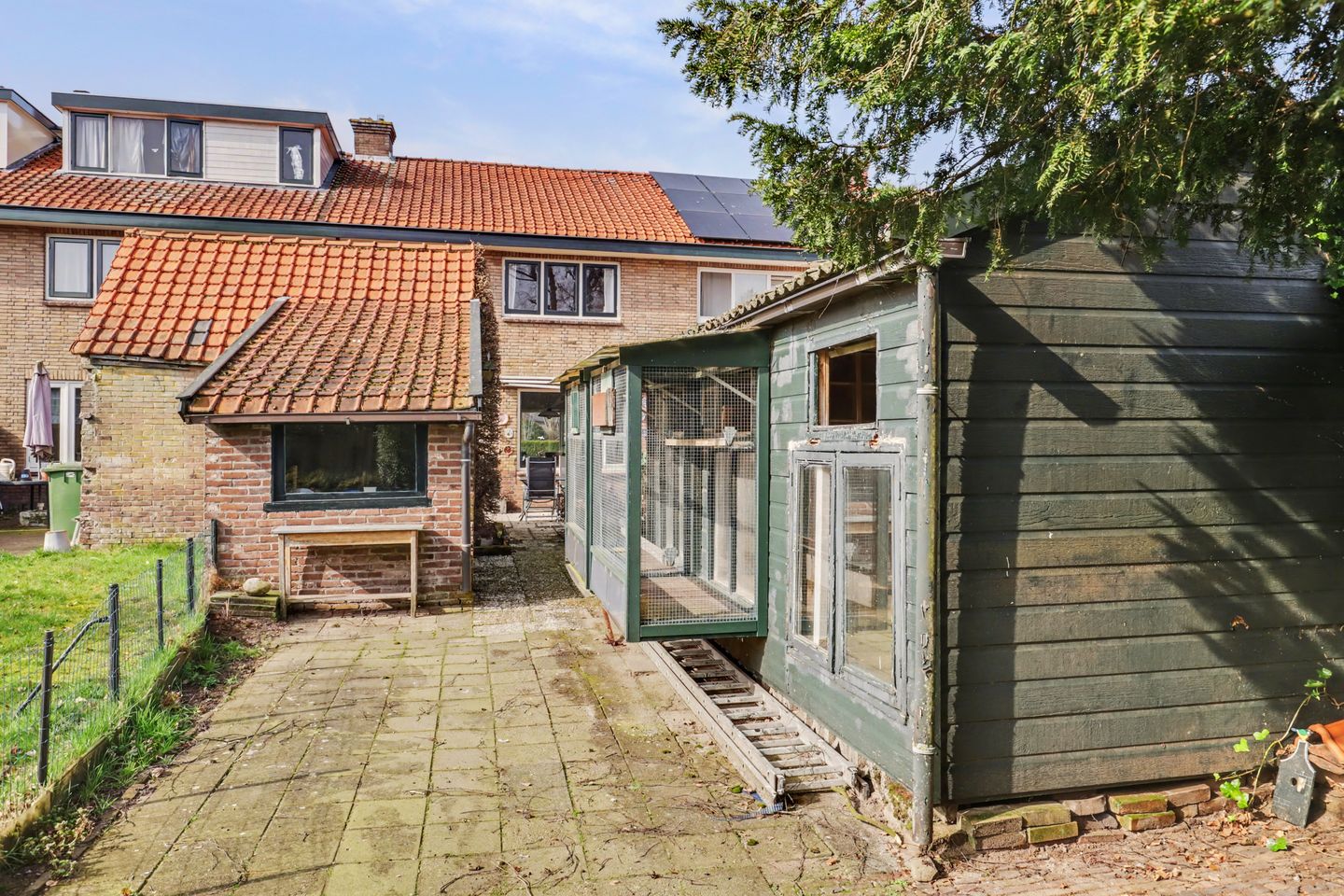 Well-maintained 1930s terraced house with deep garden in Soest 't Hart — 40