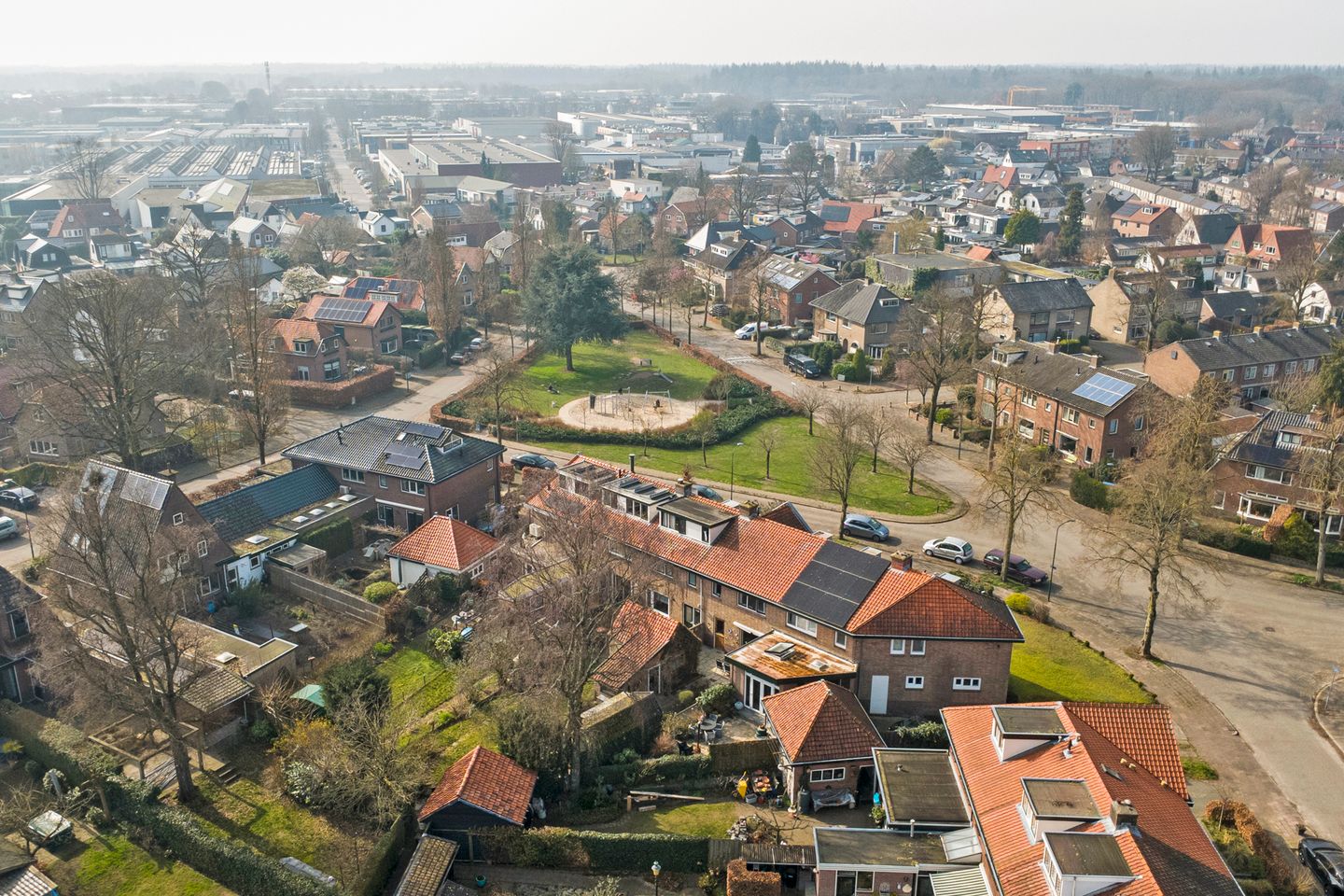 Well-maintained 1930s terraced house with deep garden in Soest 't Hart — 44