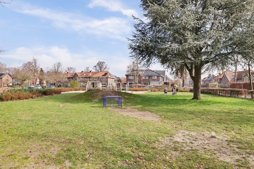 Well-maintained 1930s terraced house with deep garden in Soest 't Hart — 41