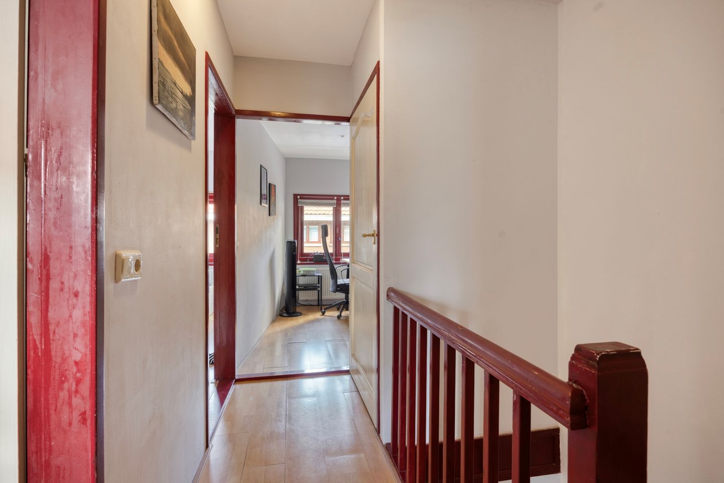 Spacious 1930s Family Home with Sunny Garden on Private Land — 14