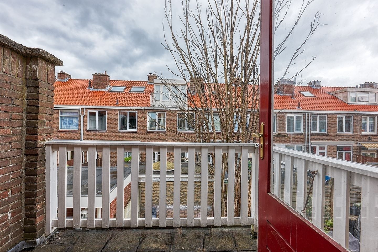 Spacious 1930s Family Home with Sunny Garden on Private Land — 20