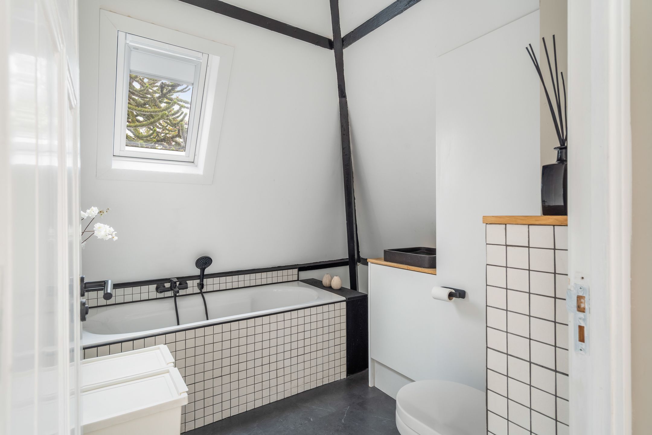 Charming Detached Villa in the Heart of Wassenaar Village Center — 35