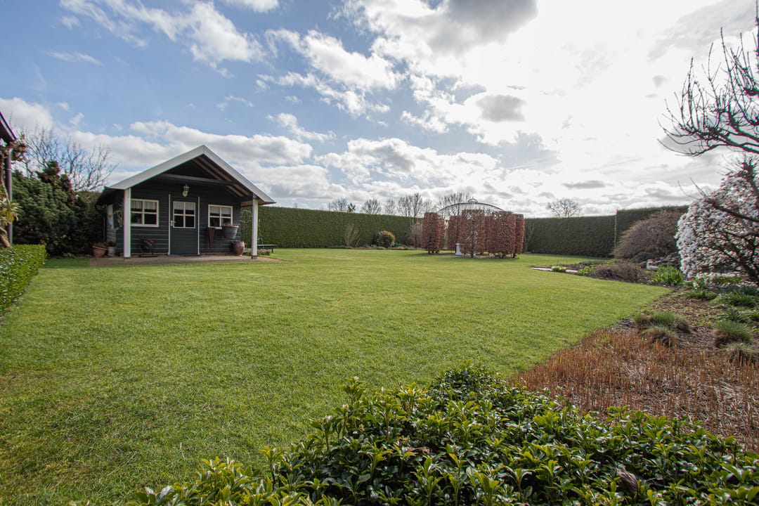 Spacious semi-detached house with park-like garden on the edge of Heythuysen — 28