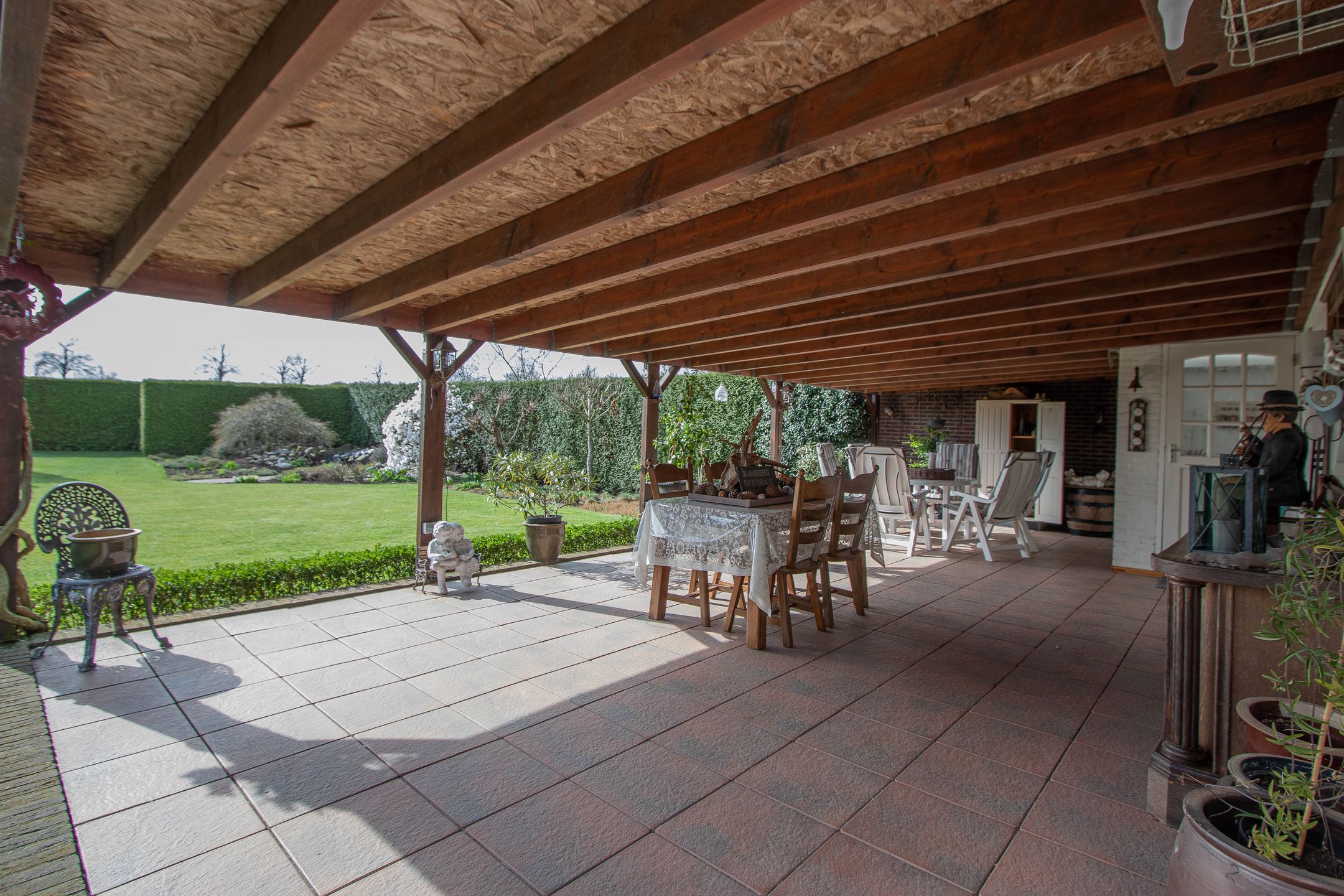 Spacious semi-detached house with park-like garden on the edge of Heythuysen — 30