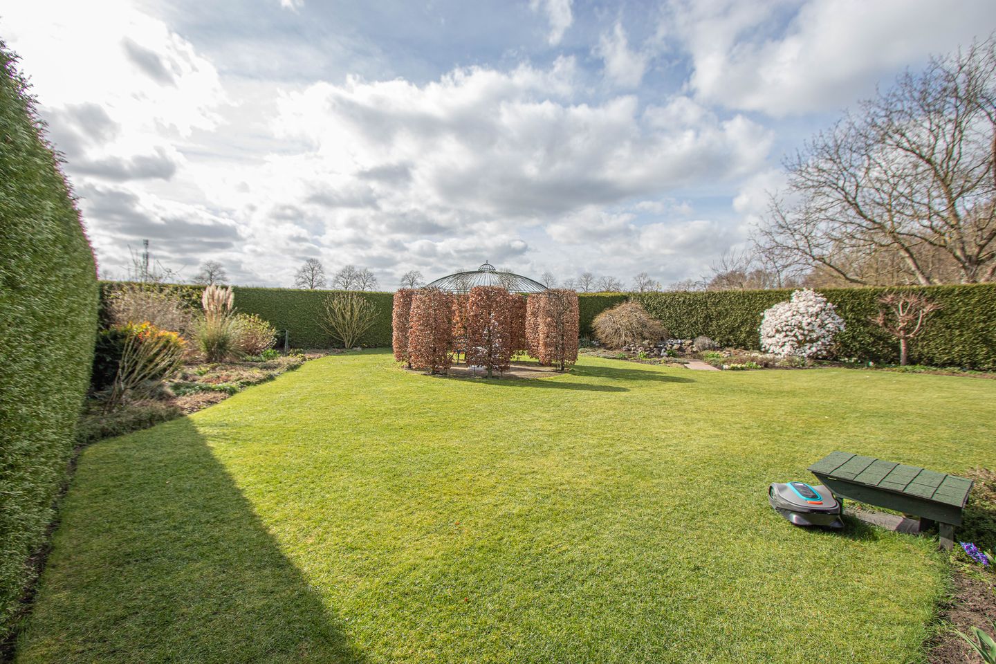 Spacious semi-detached house with park-like garden on the edge of Heythuysen — 35