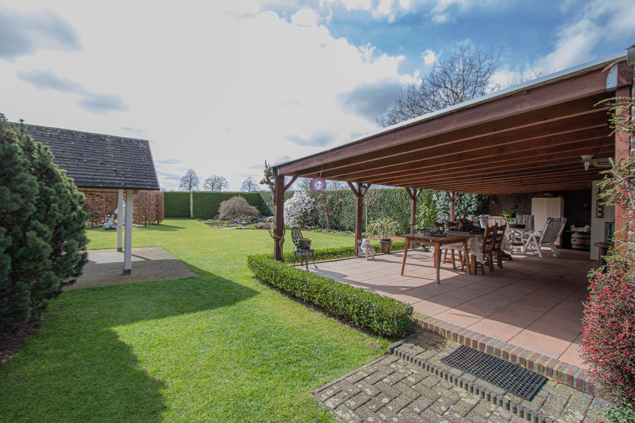 Spacious semi-detached house with park-like garden on the edge of Heythuysen — 36