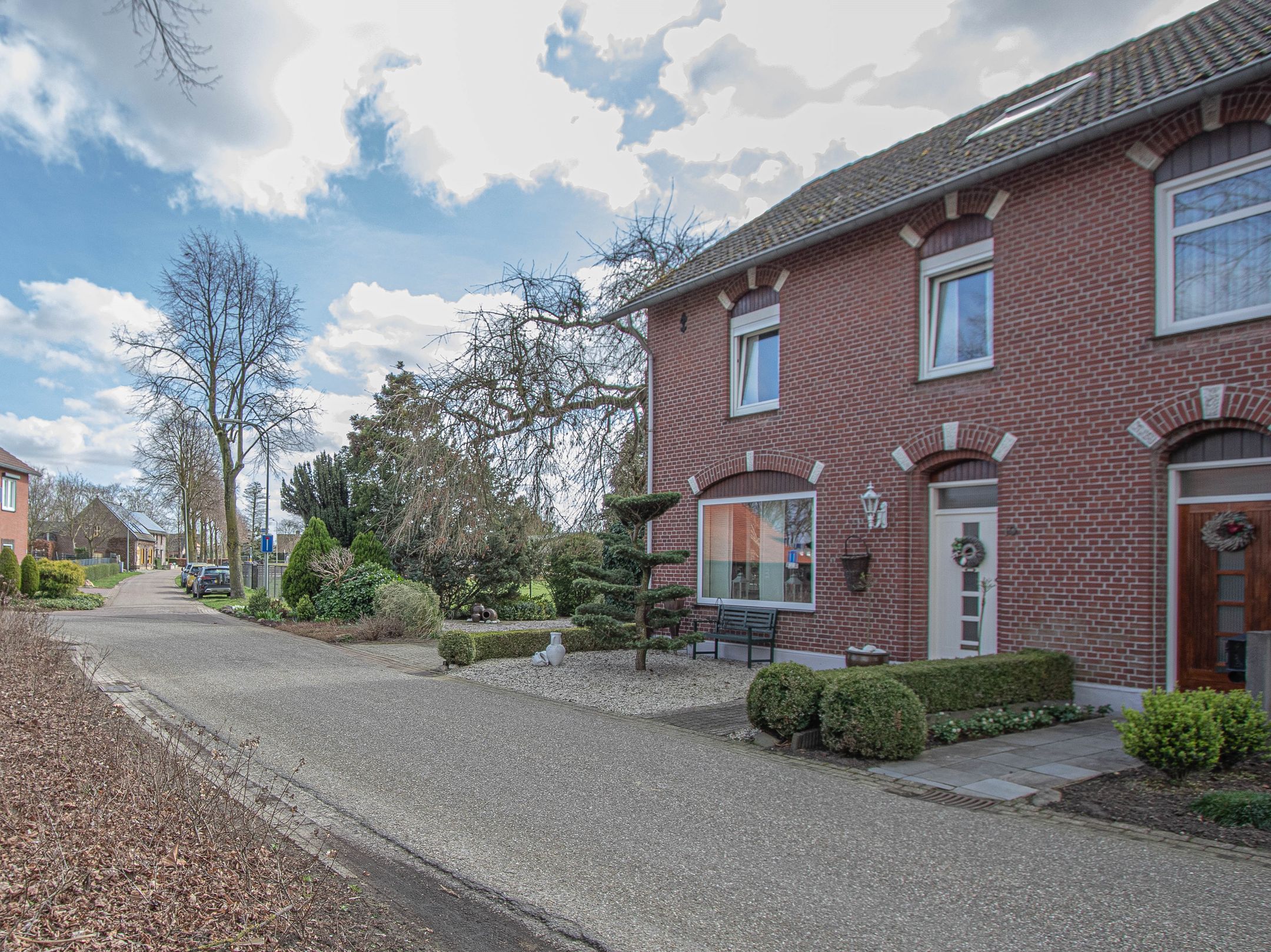 Spacious semi-detached house with park-like garden on the edge of Heythuysen — 39
