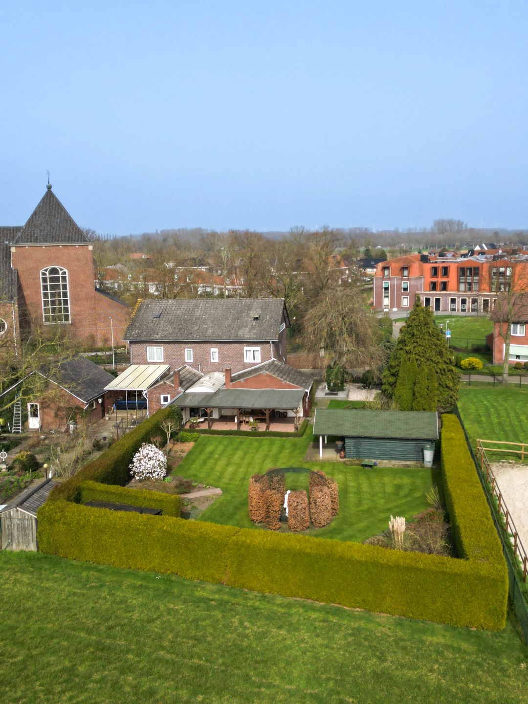 Spacious semi-detached house with park-like garden on the edge of Heythuysen — 43