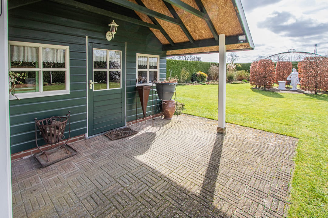 Spacious semi-detached house with park-like garden on the edge of Heythuysen — 32