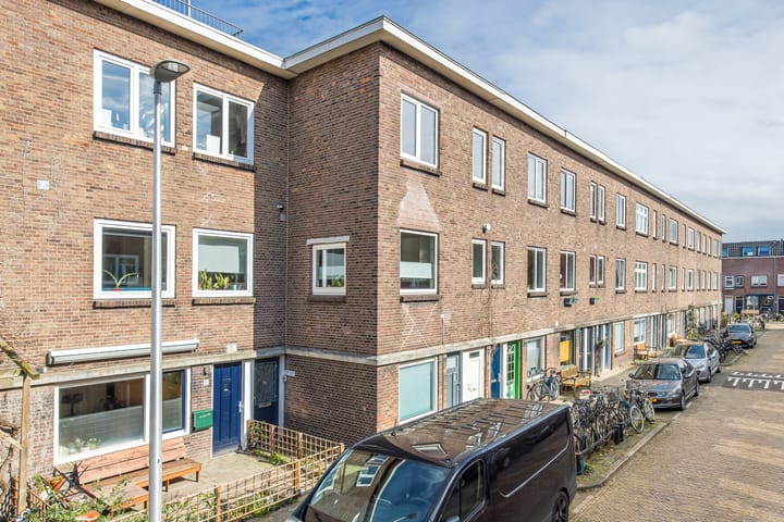 Photo 2 of Minahassastraat 15-BS