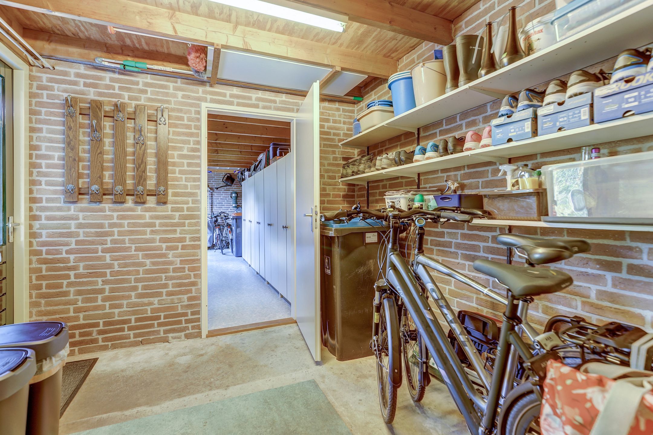 Photo 39 of Henschoterlaan 33