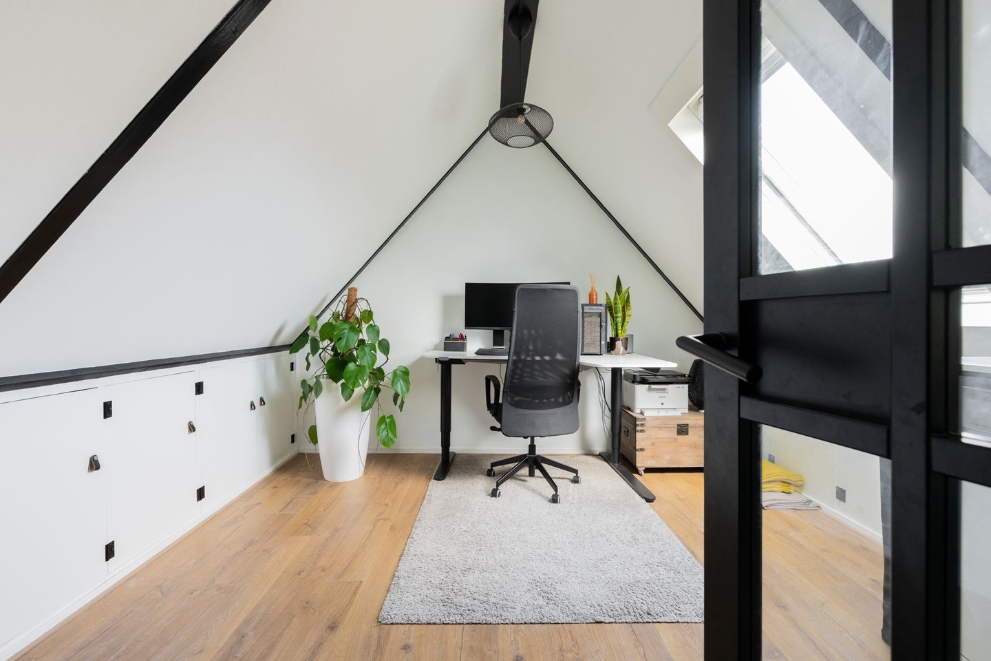 Photo 34 of Roer 272