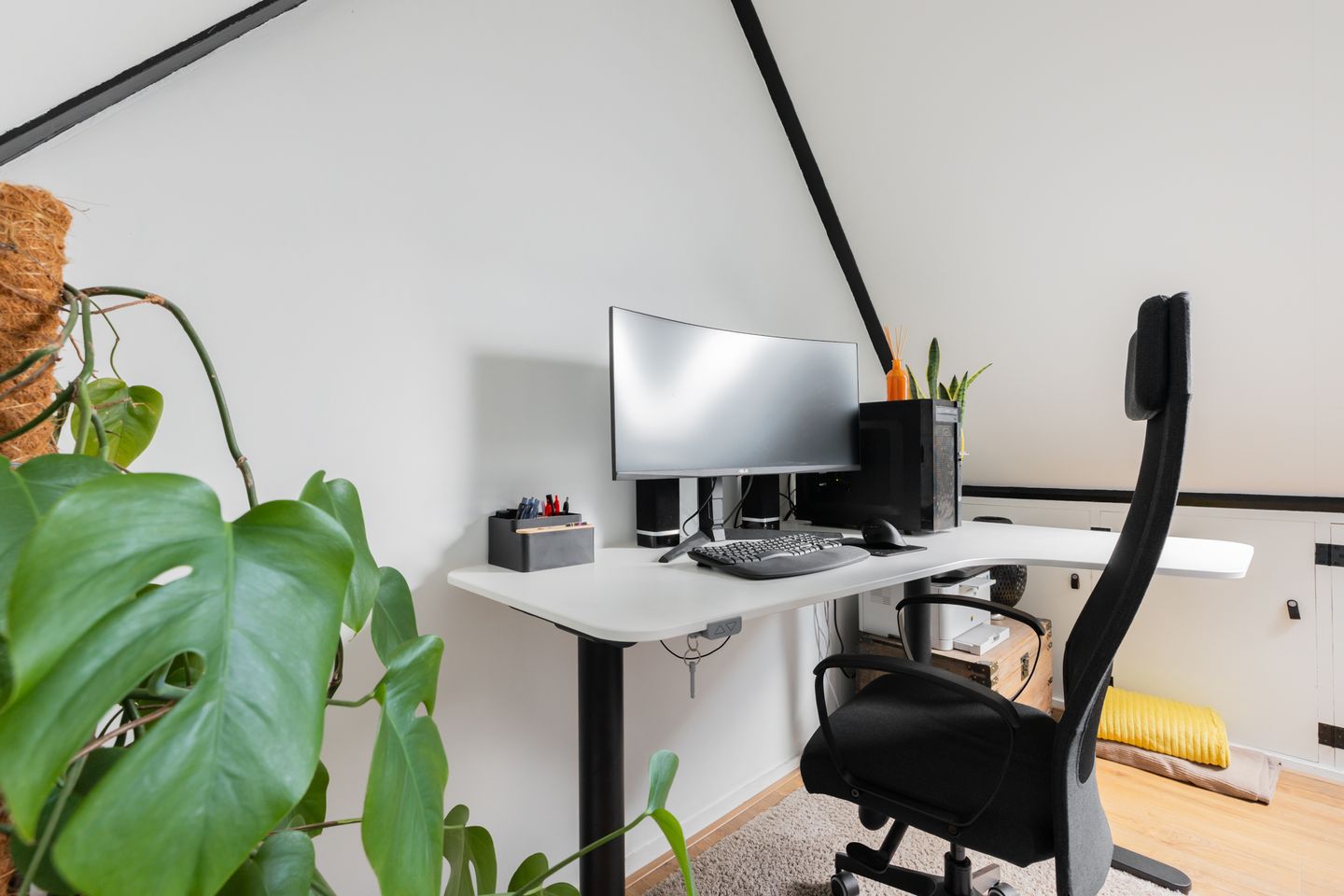 Photo 35 of Roer 272